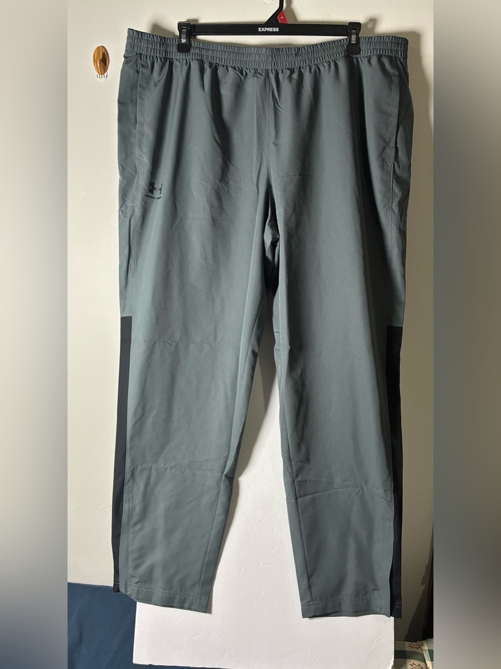 Under Armour Men's Gray Joggers with Black Side Panels